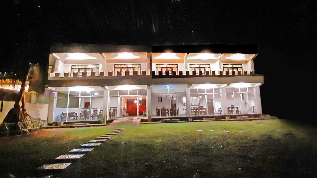 Akurala Beach Boutique Resort Exterior photo