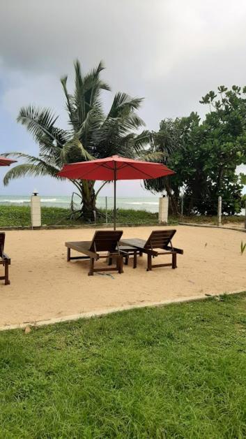 Akurala Beach Boutique Resort Exterior photo